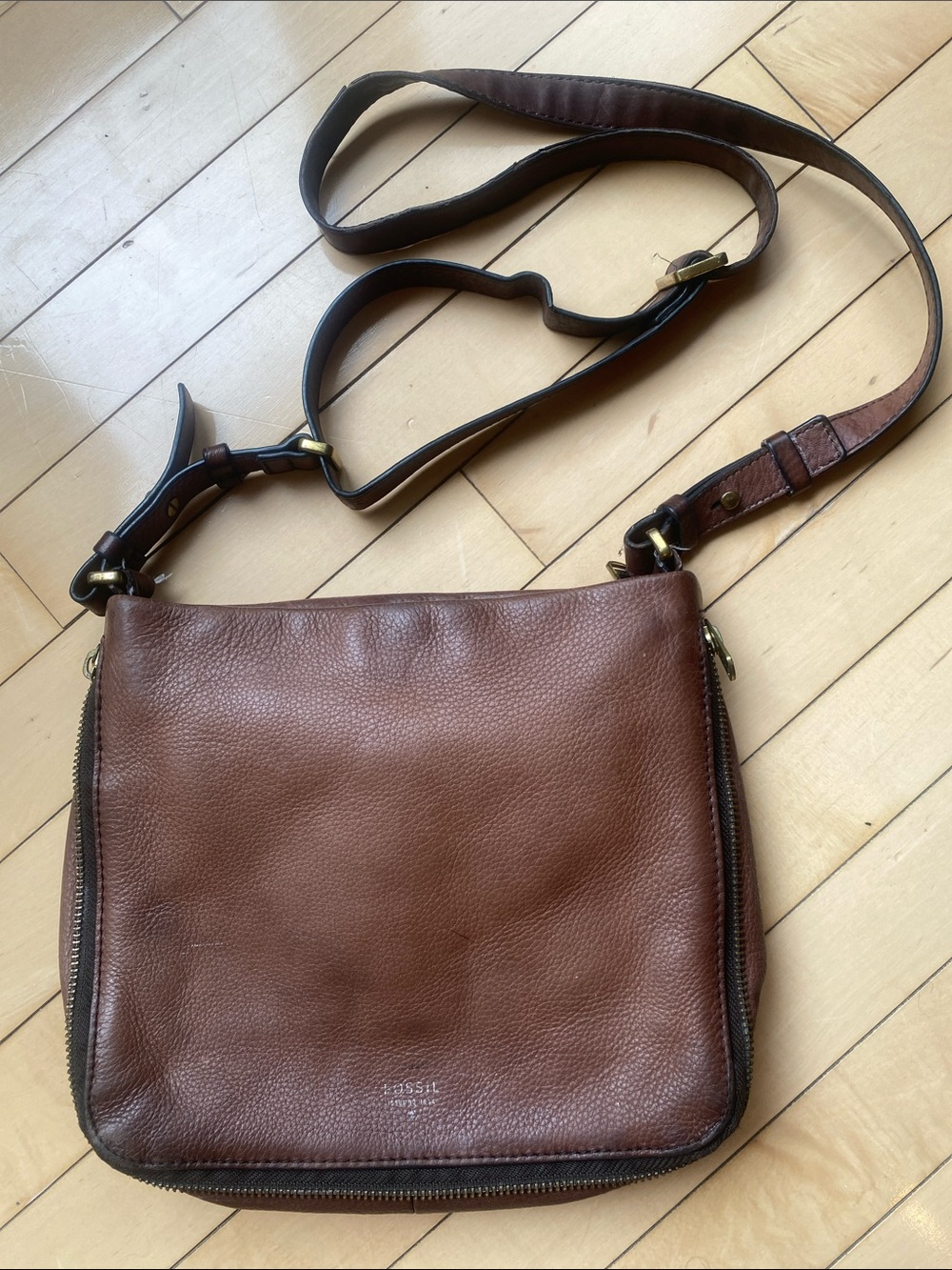 Fossil Chestnut Brown Leather Extendable Messenger/Crossbody Bag adjust strap